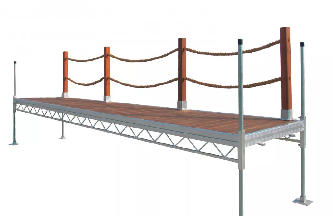 Bertrand Cedar Post 4x4x42 with J-Clip & Manila Rope